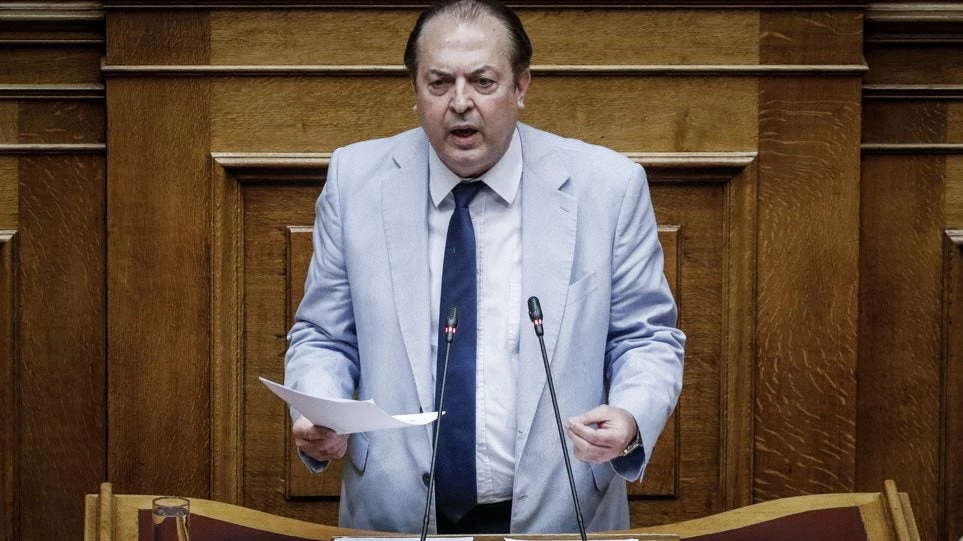 Υπό κατάρρευση η κυβέρνηση: Γ. Λαζαρίδης: «Έλαβα αυτή την απόφαση ενώπιον Θεού και Πατρίδας»  – Φωνασκούν οι ΑΝΕΛίτες: «Δώσε την έδρα, αλλιώς είσαι αποστάτης»